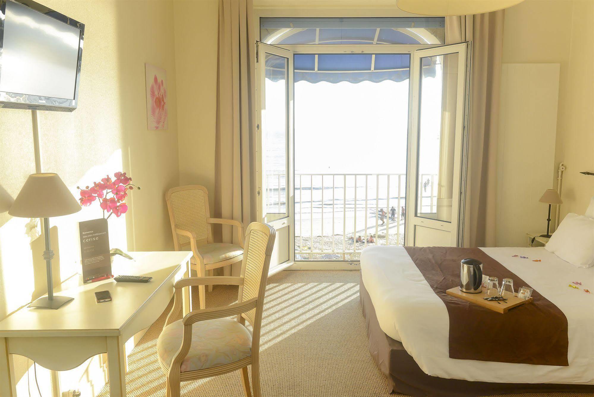 Cerise Royan - Le Grand Hotel De La Plage Екстериор снимка