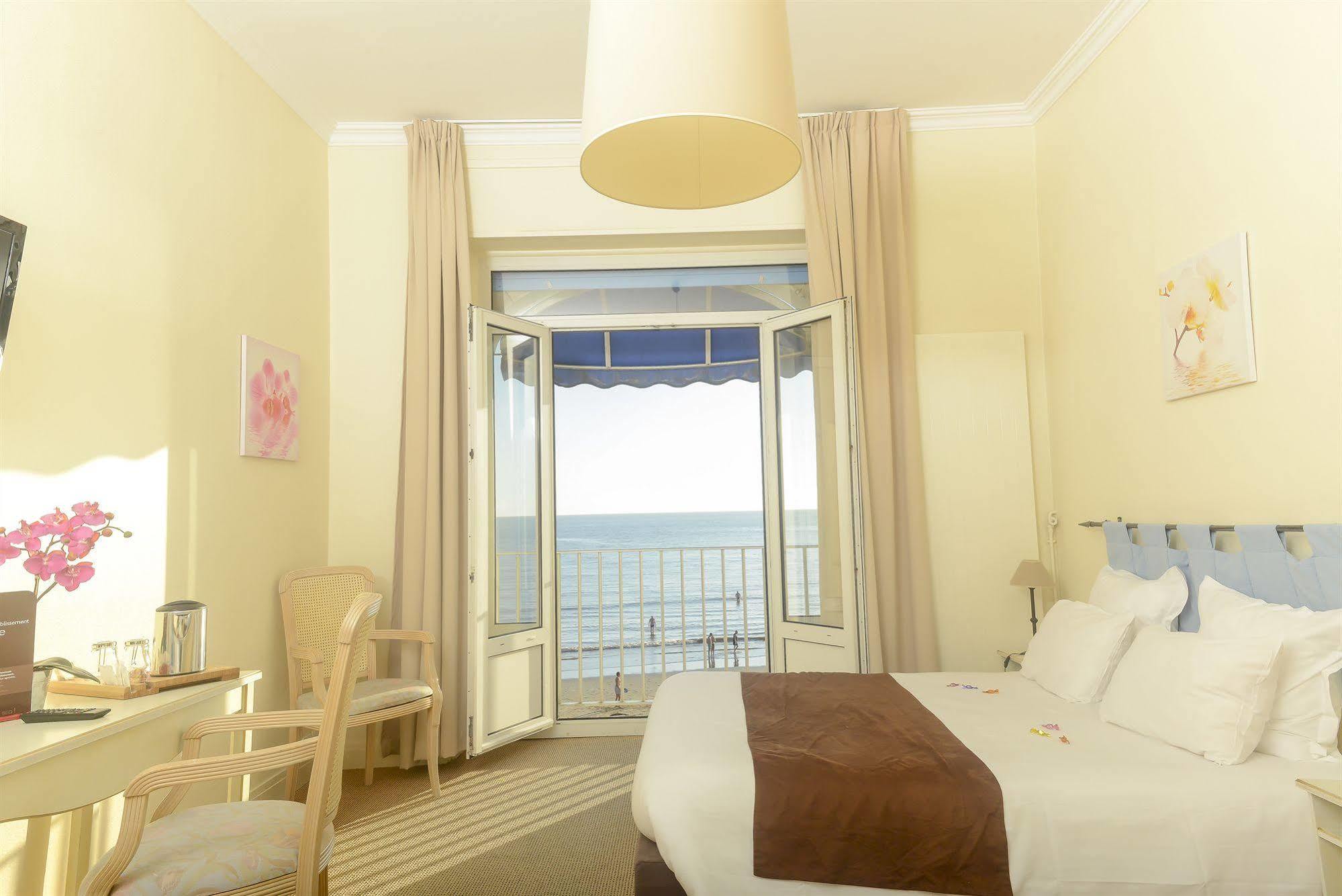 Cerise Royan - Le Grand Hotel De La Plage Екстериор снимка